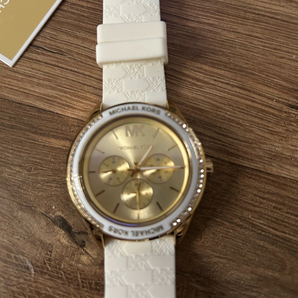 Michael Kors Gold & White Watch - Picture 4 of 5